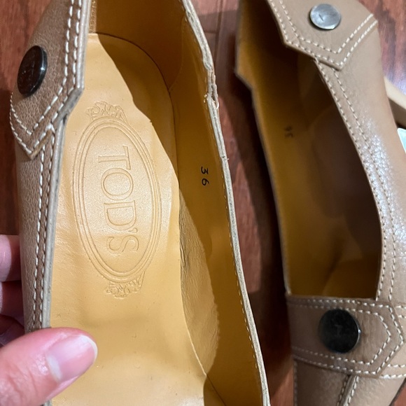 Tod’s nude 3inch heels - Picture 3 of 10
